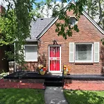 Peaceful Detroit Home With Yard 10 Mi To Downtown!