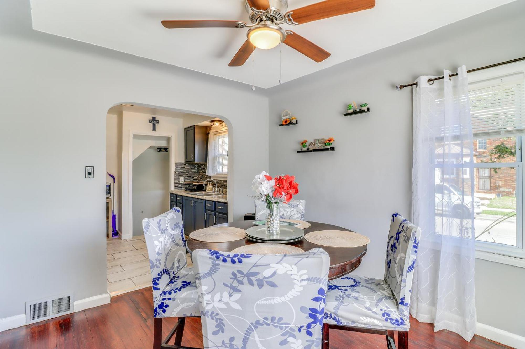 Peaceful With Yard 10 Mi To Downtown! Holiday home
